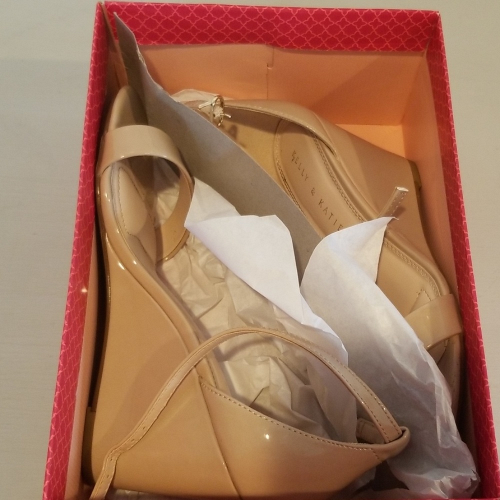 Strappy tan wedges